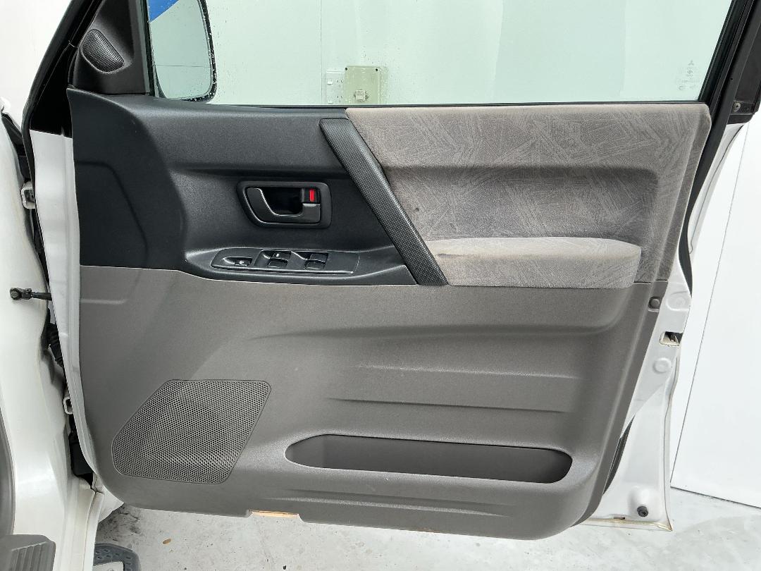 Photo '15' of Mitsubishi Pajero