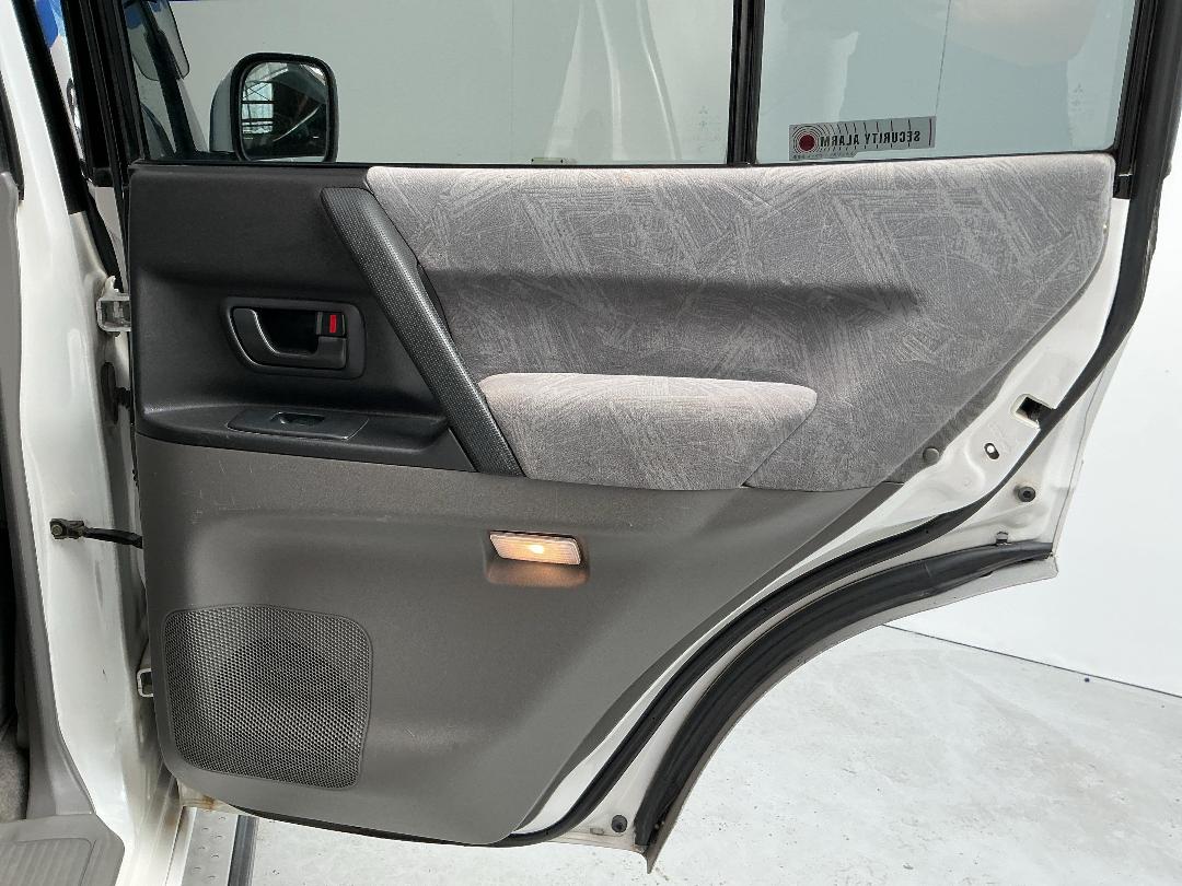 Photo '19' of Mitsubishi Pajero