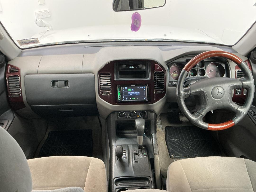 Photo '17' of Mitsubishi Pajero