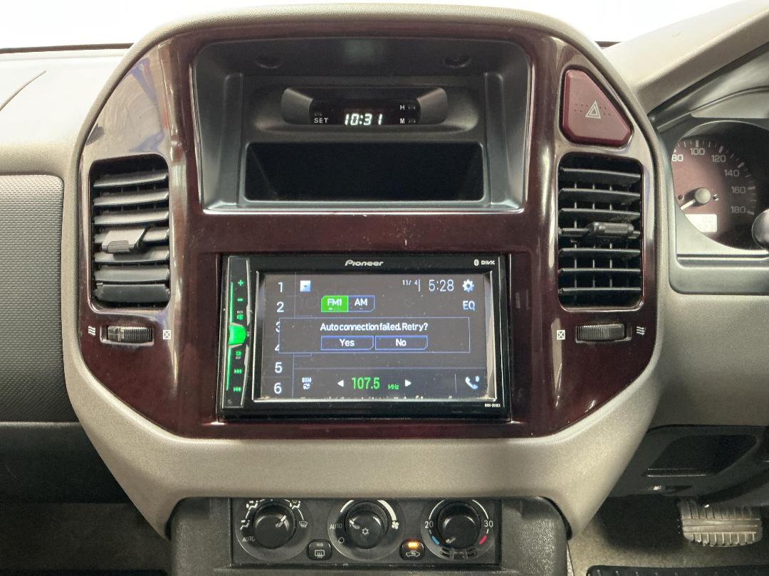 Photo '18' of Mitsubishi Pajero