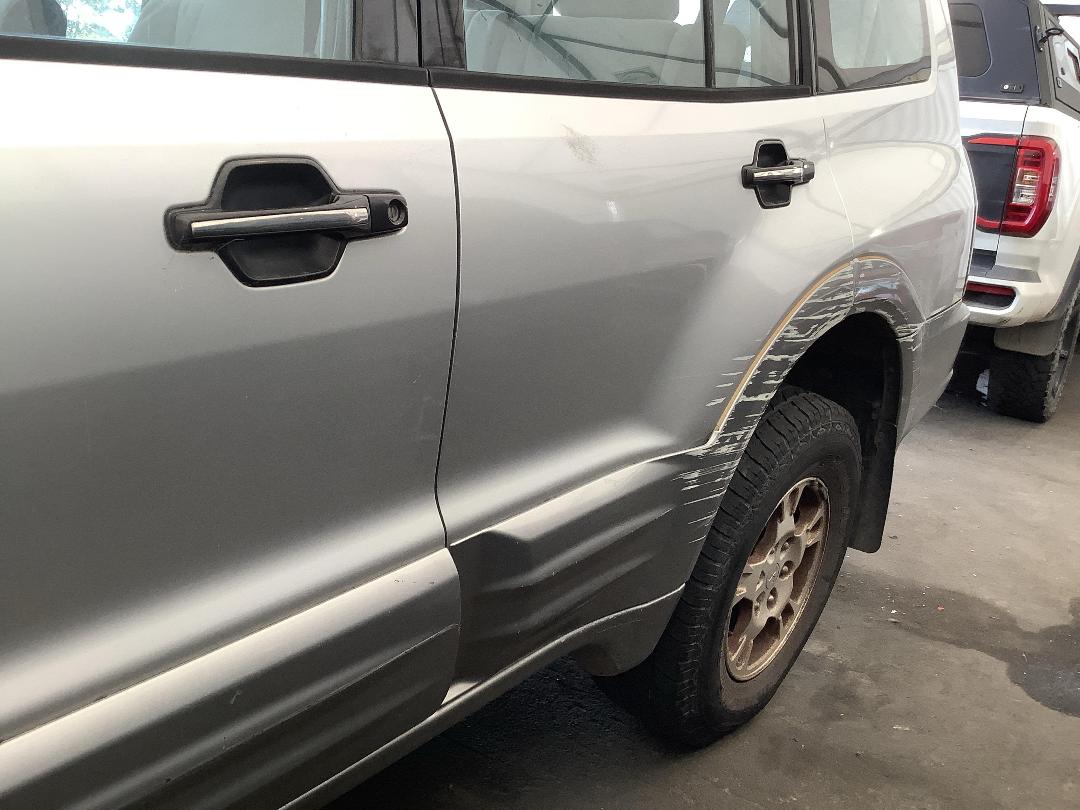 Photo '3' of Mitsubishi Pajero LWB GLS Photo '3' of Mitsubishi Pajero LWB GLS