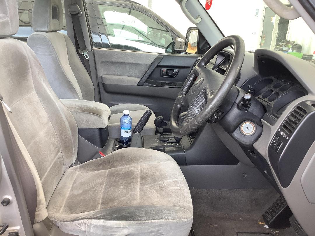 Photo '12' of Mitsubishi Pajero LWB GLS Photo '12' of Mitsubishi Pajero LWB GLS