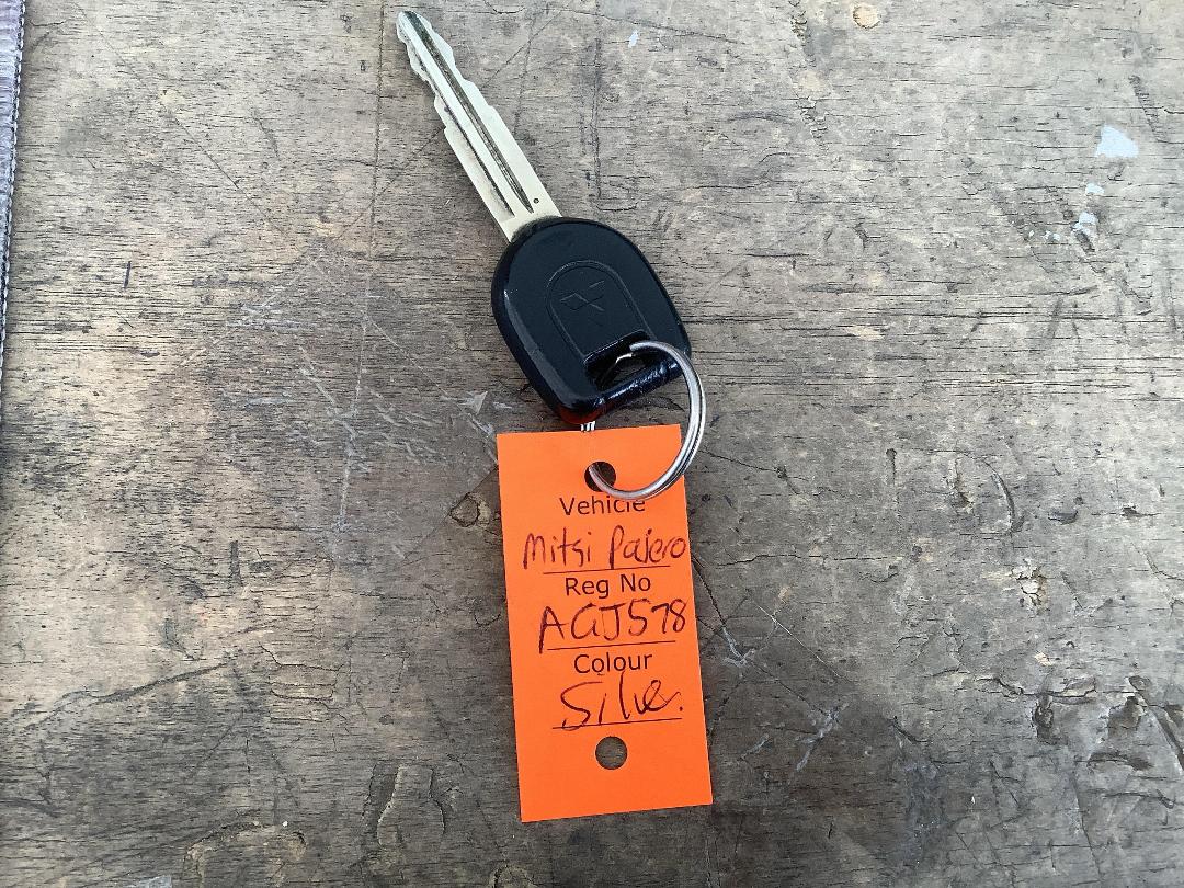 Photo '20' of Mitsubishi Pajero LWB GLS Photo '20' of Mitsubishi Pajero LWB GLS