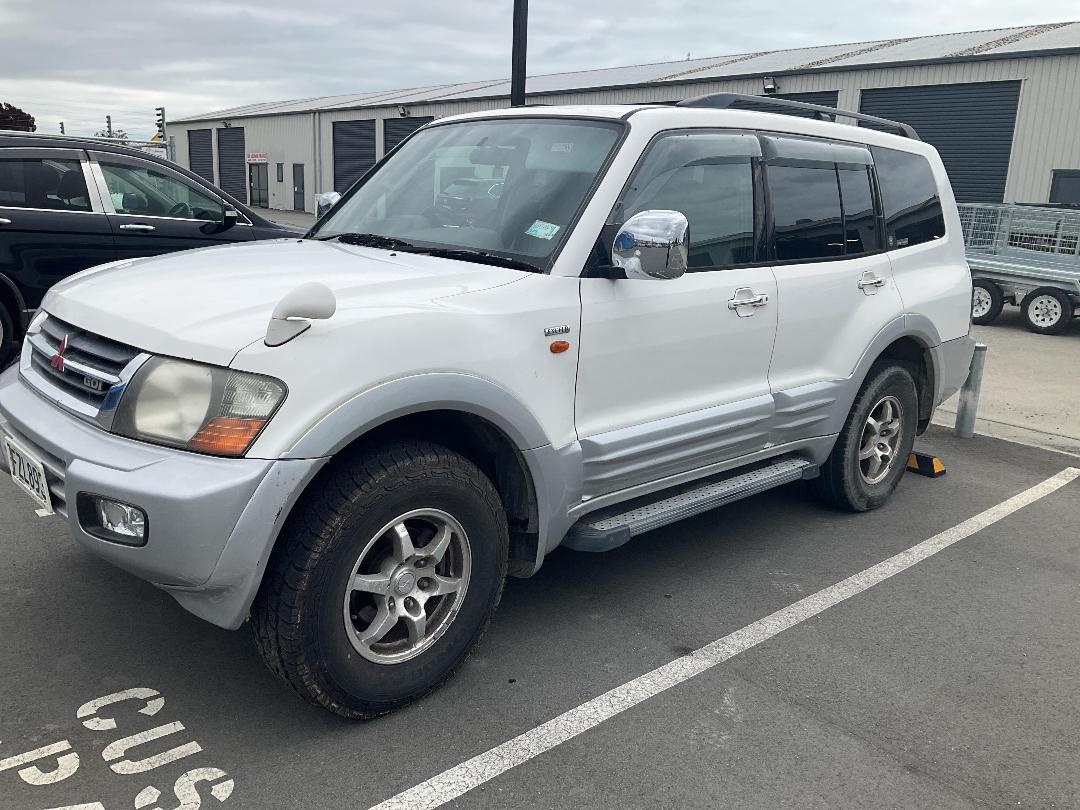 Photo '2' of Mitsubishi Pajero