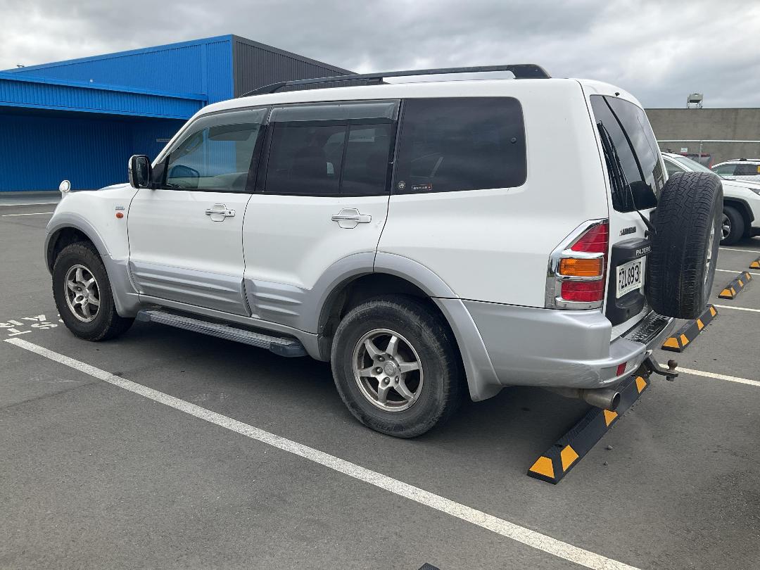 Photo '3' of Mitsubishi Pajero