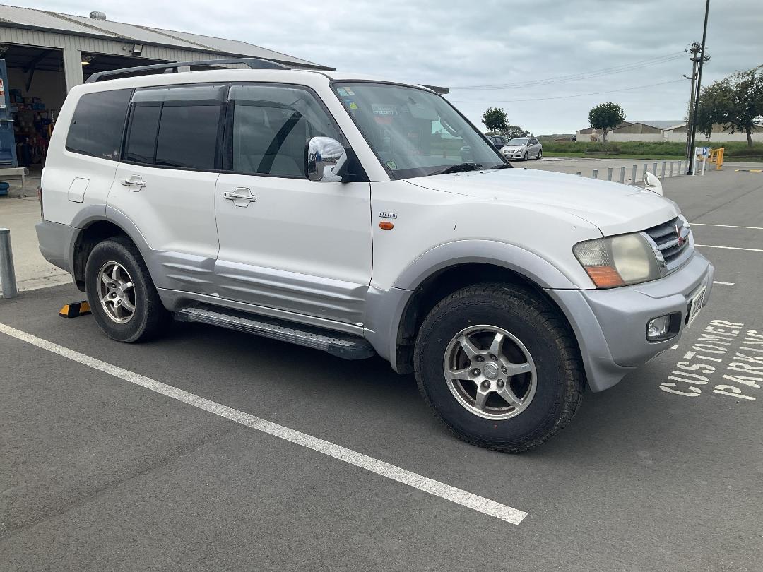 Photo '6' of Mitsubishi Pajero