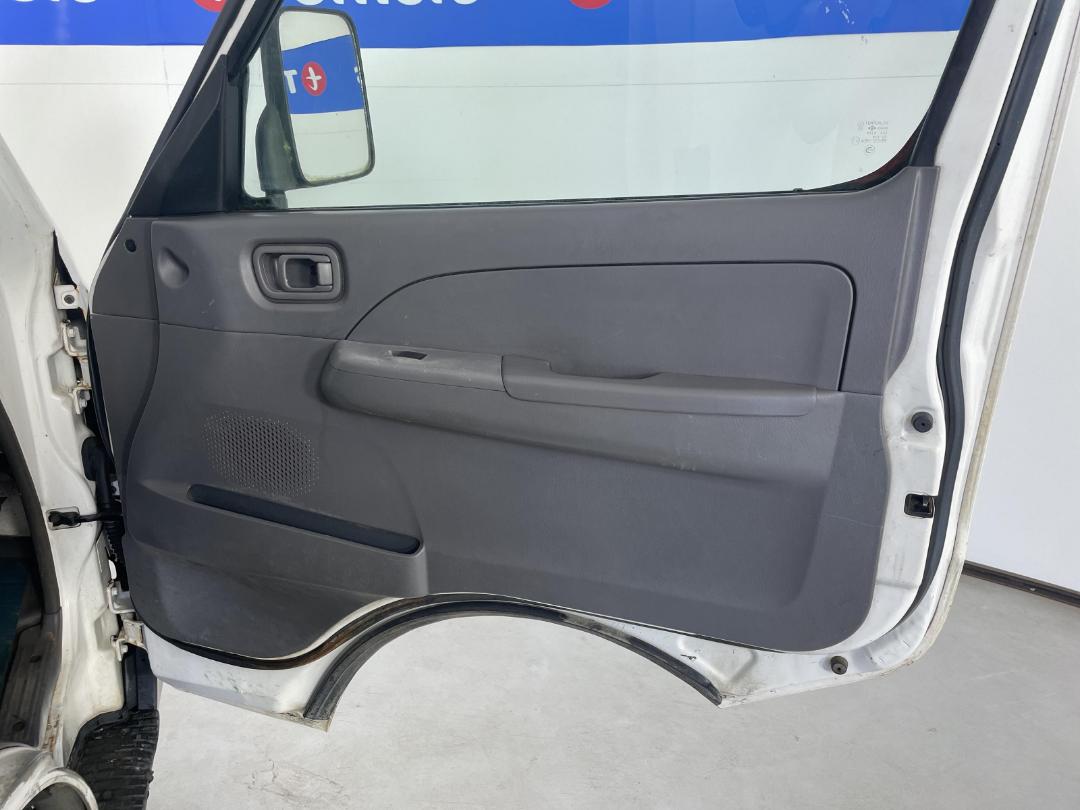 Photo '15' of Nissan Caravan Photo '15' of Nissan Caravan