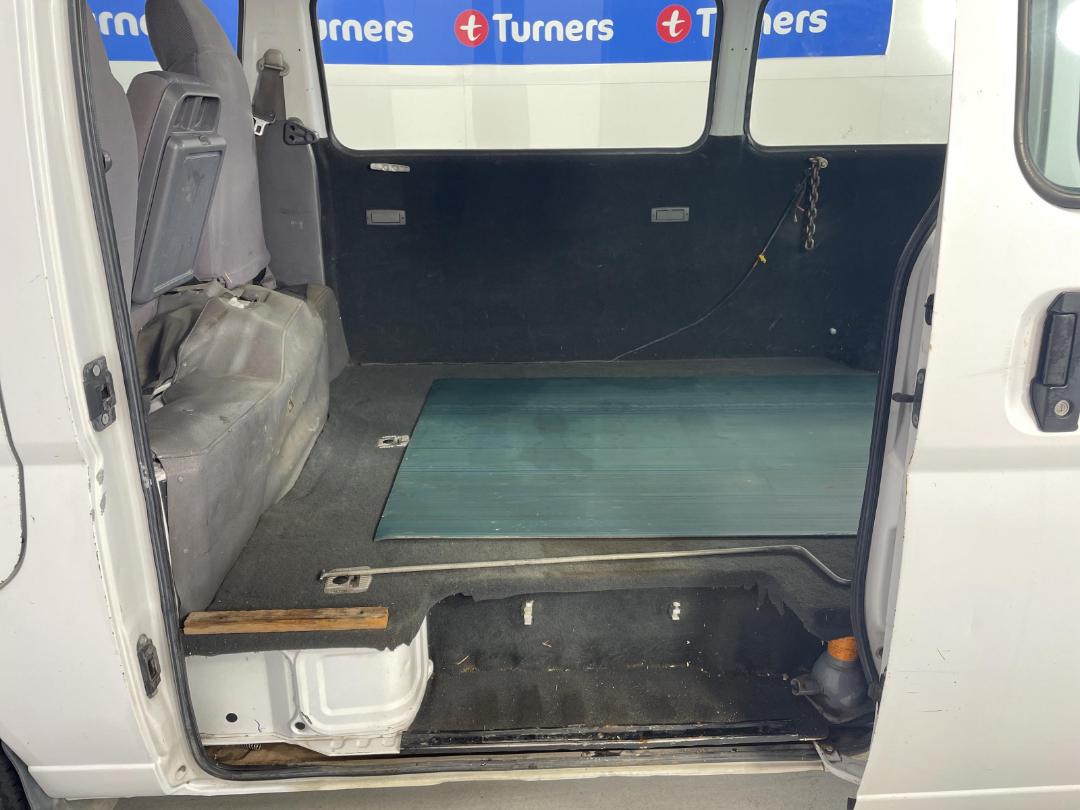 Photo '19' of Nissan Caravan Photo '19' of Nissan Caravan