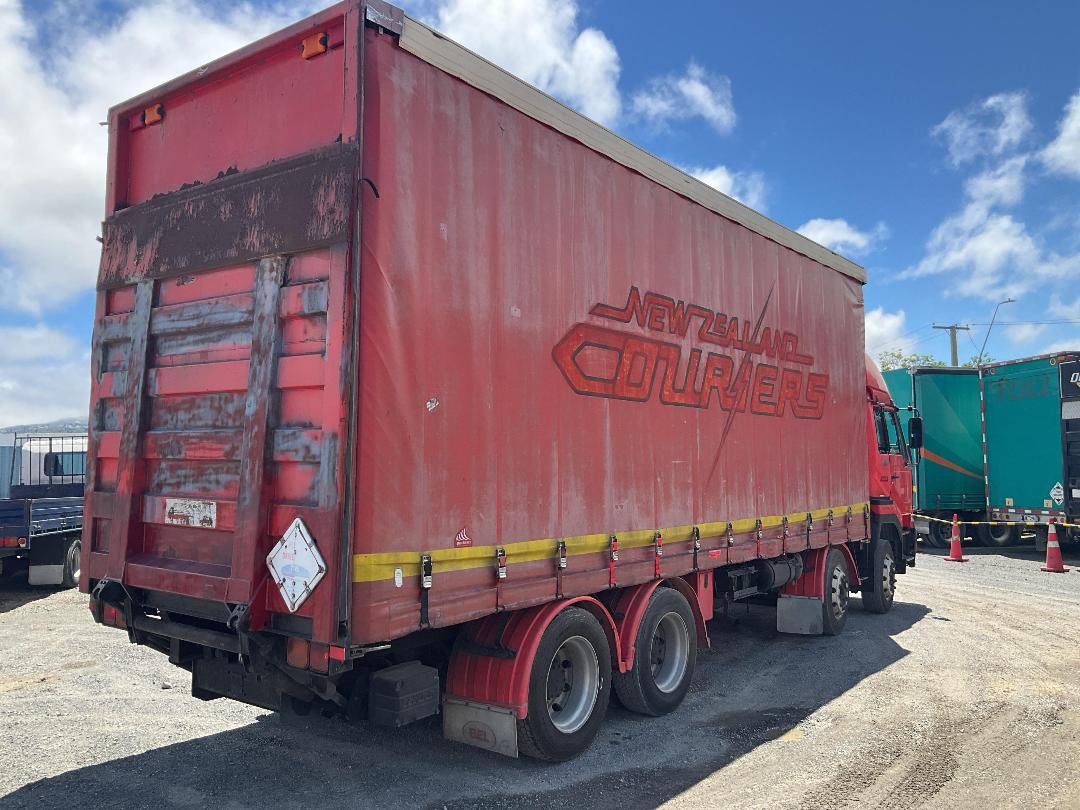 Photo '4' of Nissan Diesel CG 400EE Curtainsider