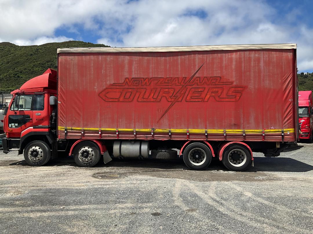 Photo '7' of Nissan Diesel CG 400EE Curtainsider