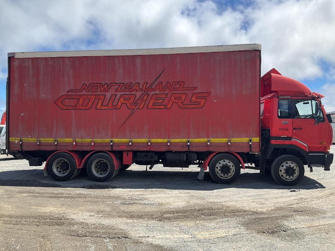Photo '3' of Nissan Diesel CG 400EE Curtainsider