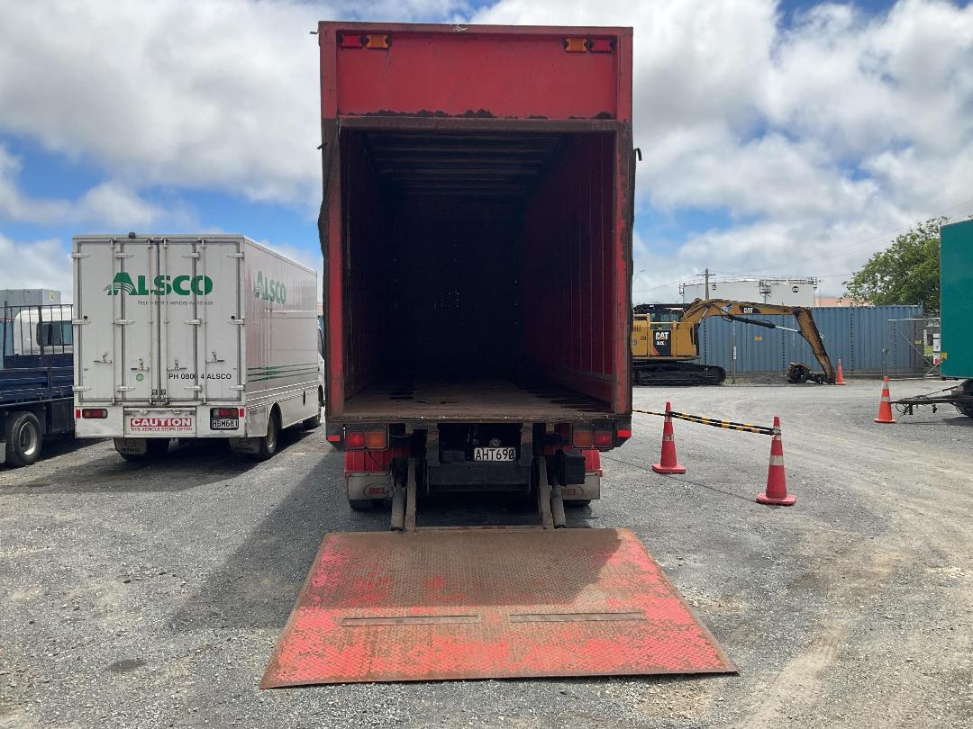 Photo '16' of Nissan Diesel CG 400EE Curtainsider