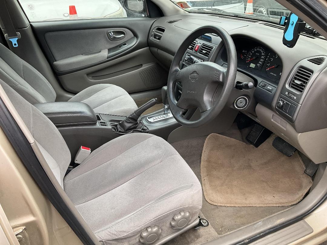 Photo '6' of Nissan Maxima SI