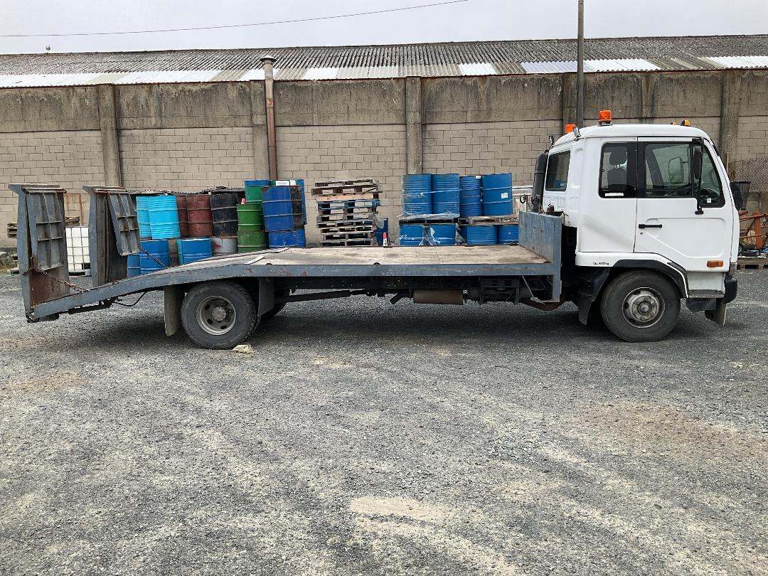 Photo '3' of Nissan MK205 Silver Bullet FLAT DECK Transporter