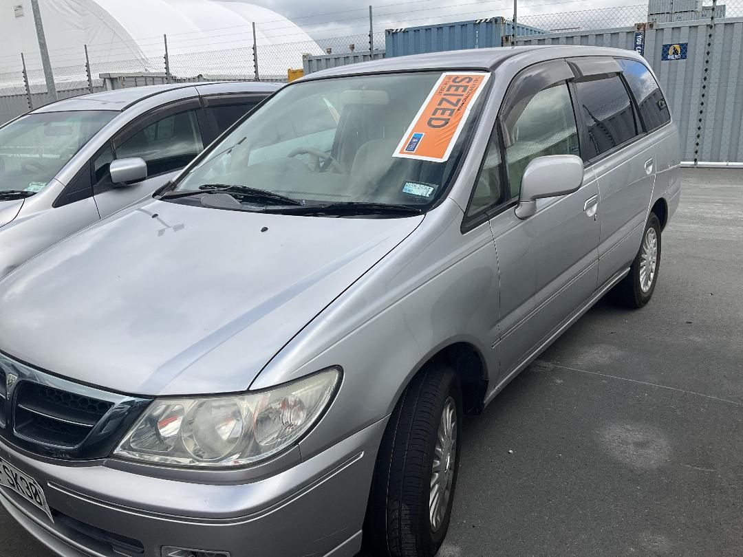 Photo '2' of Nissan Presage