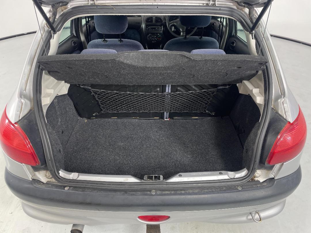 Photo '14' of Peugeot 206