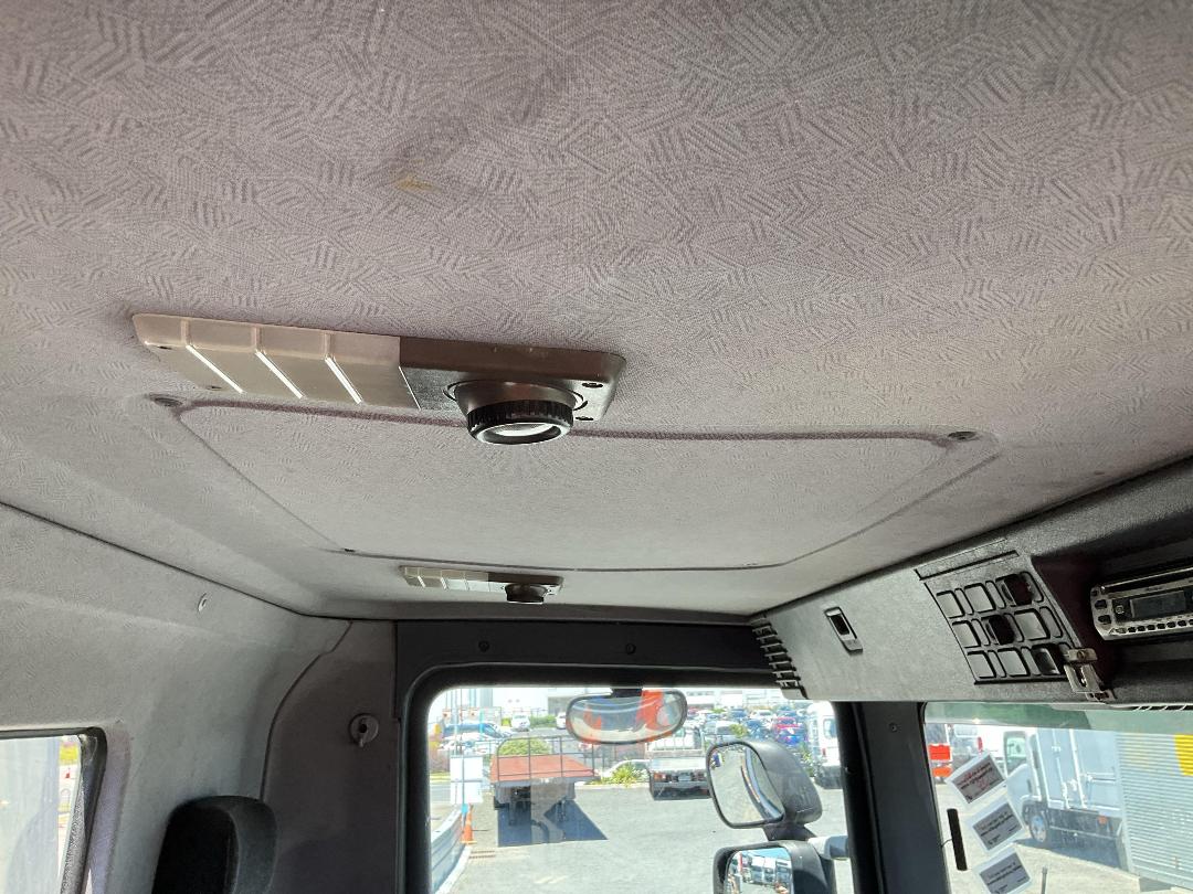 Photo '17' of Scania P114 114G 380 Flat Deck Photo '17' of Scania P114 114G 380 Flat Deck