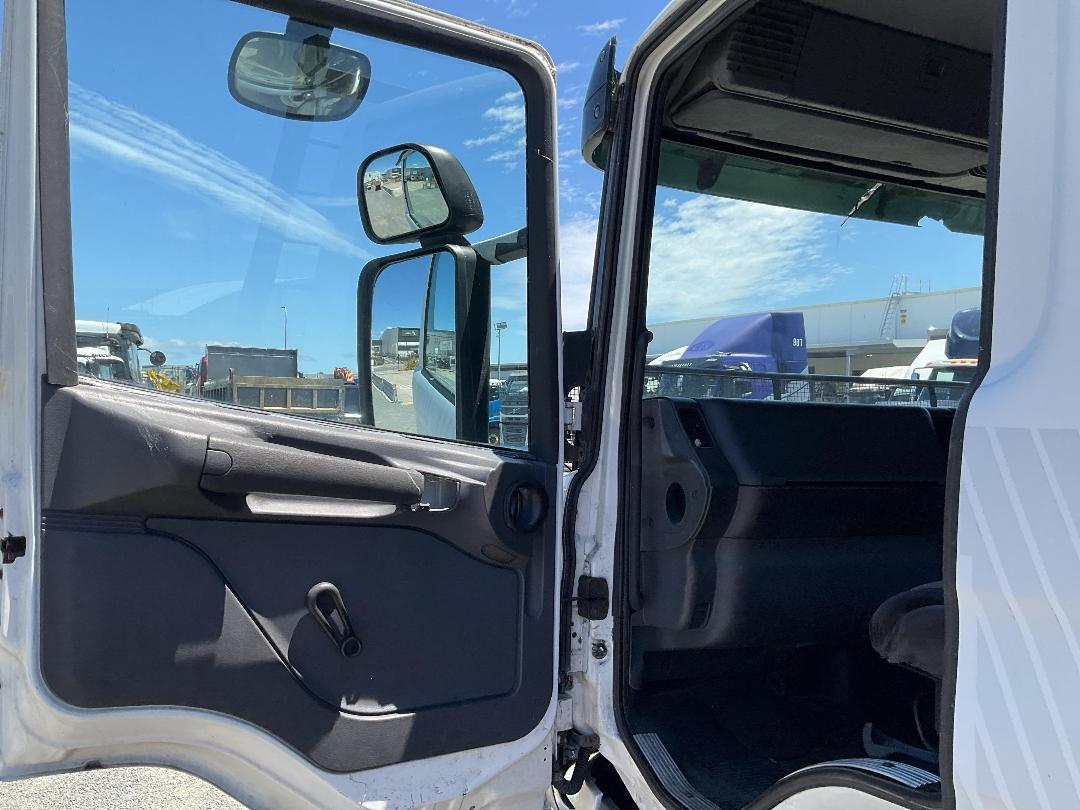 Photo '22' of Scania P114 114G 380 Flat Deck Photo '22' of Scania P114 114G 380 Flat Deck