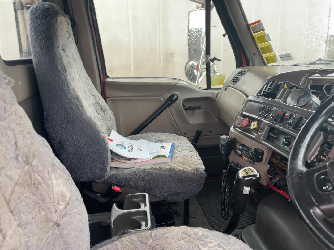 Photo '9' of Sterling LT9500 6x4 Tractor Tractor Unit Photo '9' of Sterling LT9500 6x4 Tractor Tractor Unit