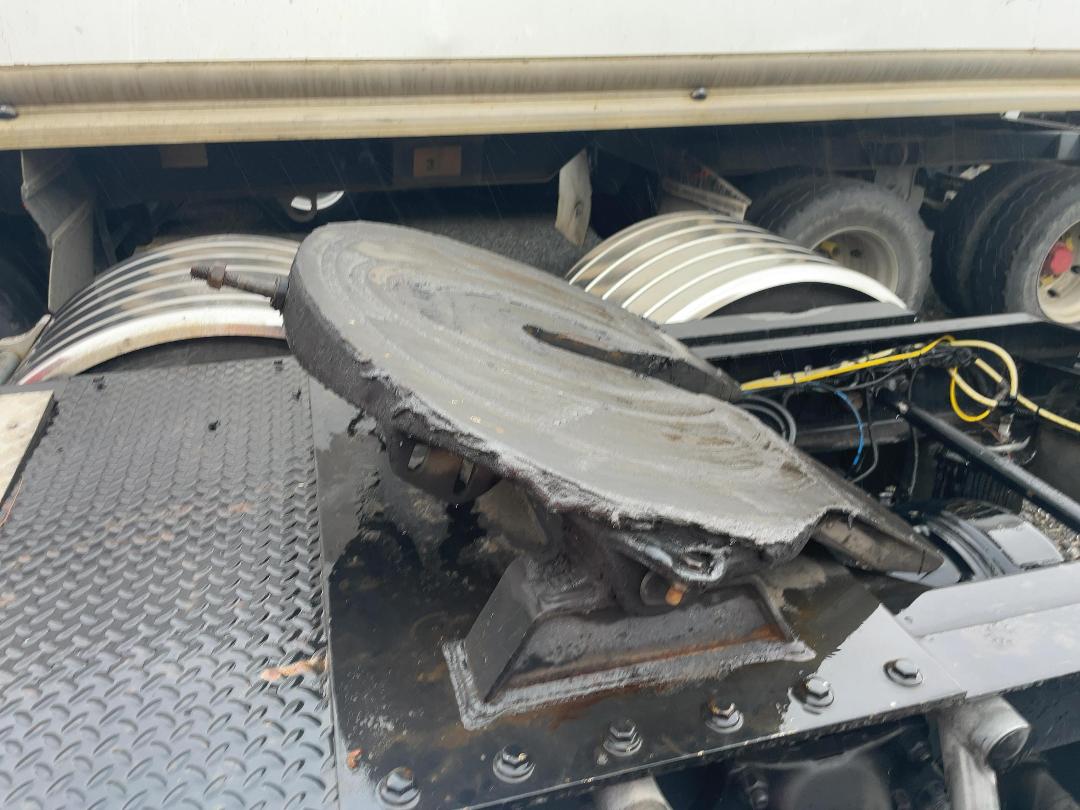 Photo '18' of Sterling LT9500 6x4 Tractor Tractor Unit Photo '18' of Sterling LT9500 6x4 Tractor Tractor Unit