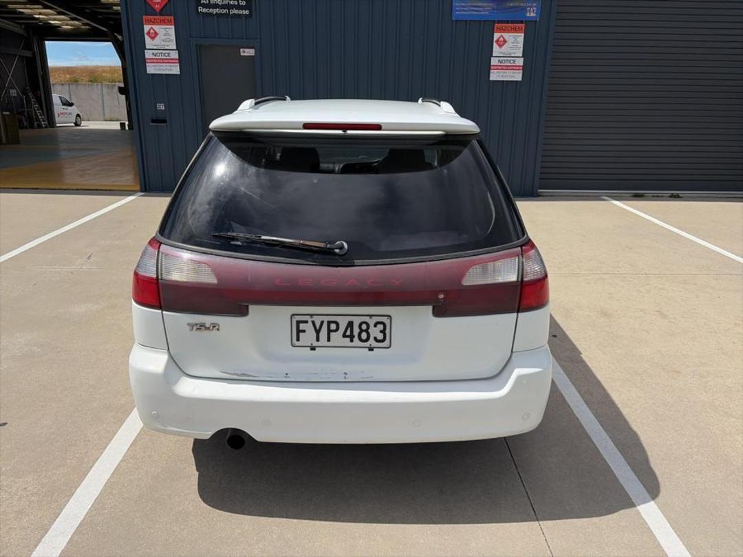 Photo '10' of Subaru Legacy