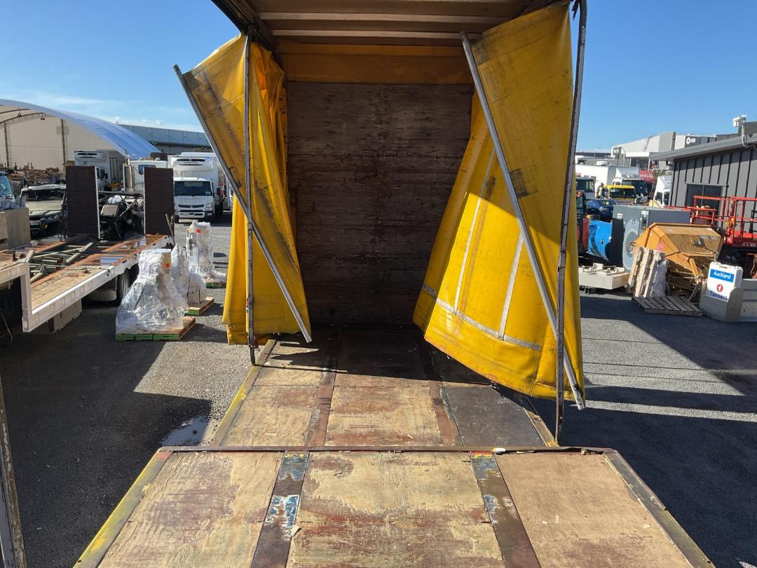 Photo '13' of TMC SH 2705 Curtainsider B-Train Photo '13' of TMC SH 2705 Curtainsider B-Train