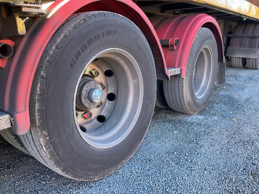 Photo '34' of TMC SH 2705 Curtainsider B-Train Photo '34' of TMC SH 2705 Curtainsider B-Train