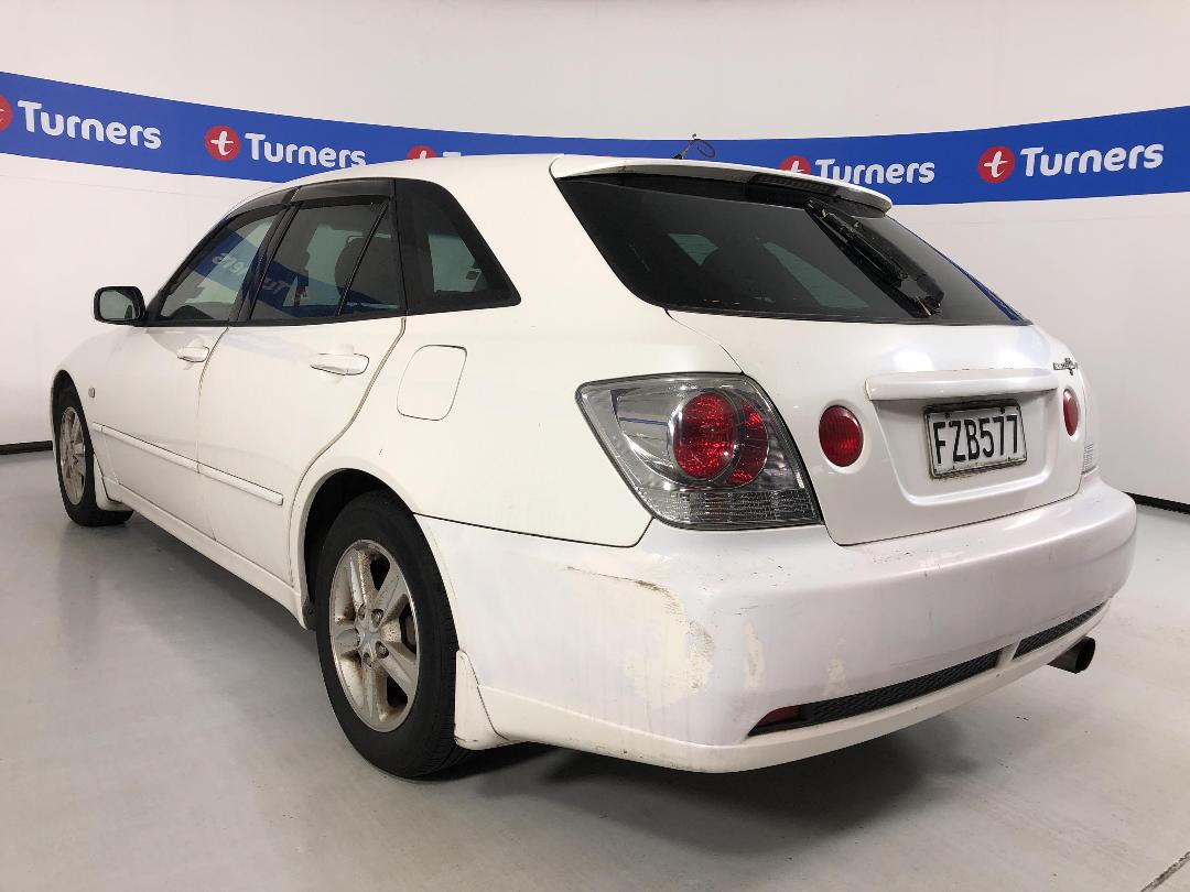 Photo '5' of Toyota Altezza Photo '5' of Toyota Altezza