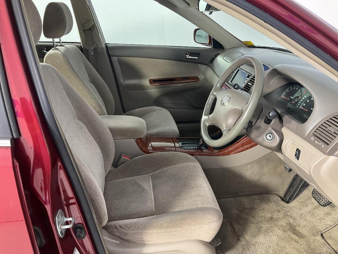 Photo '16' of Toyota Camry Photo '16' of Toyota Camry