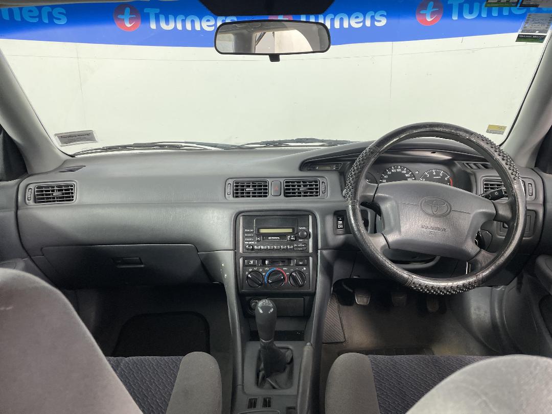 Photo '17' of Toyota Camry