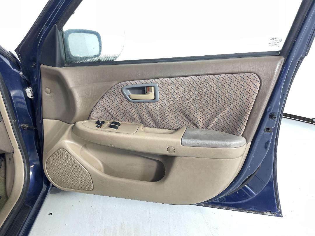 Photo '15' of Toyota Camry Photo '15' of Toyota Camry