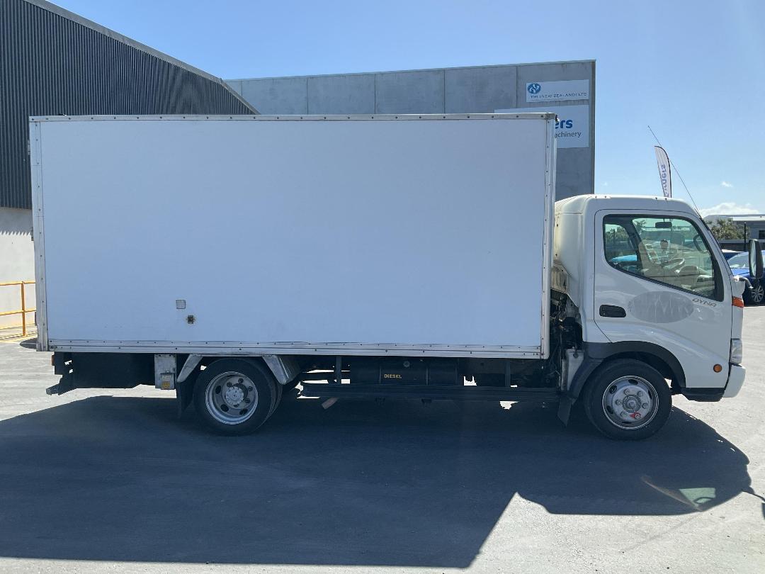 Photo '3' of Toyota Dyna XZU411 Chiller