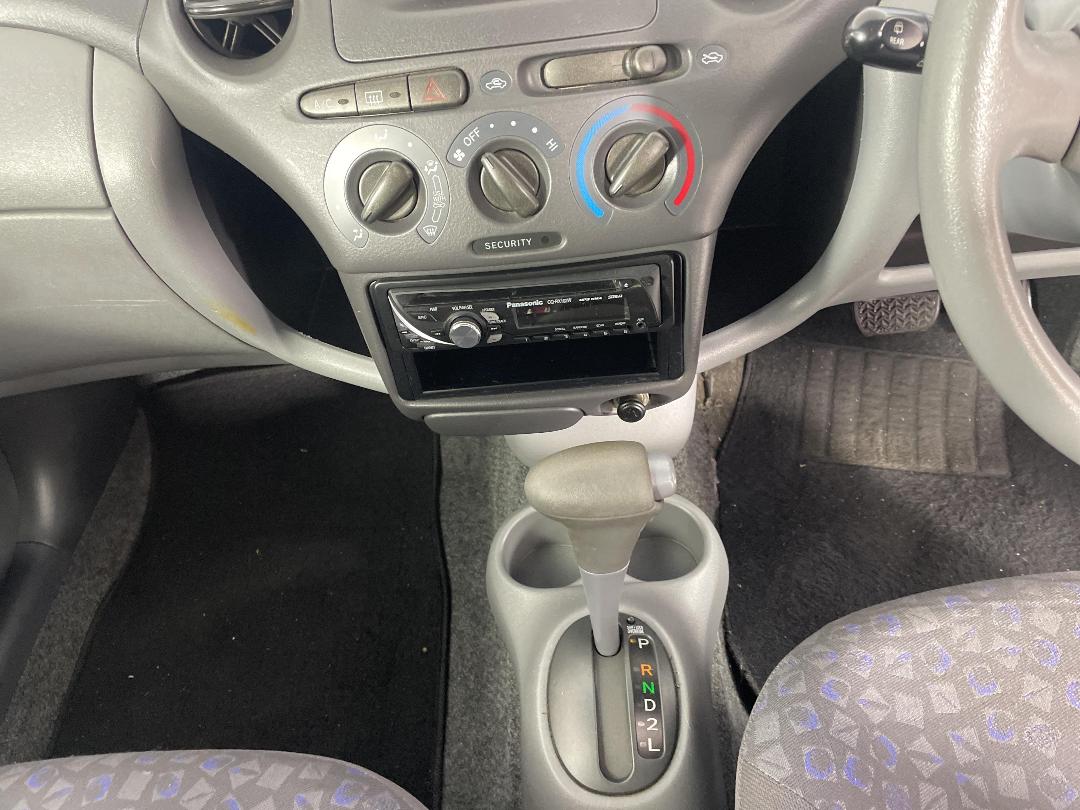 Photo '18' of Toyota Echo