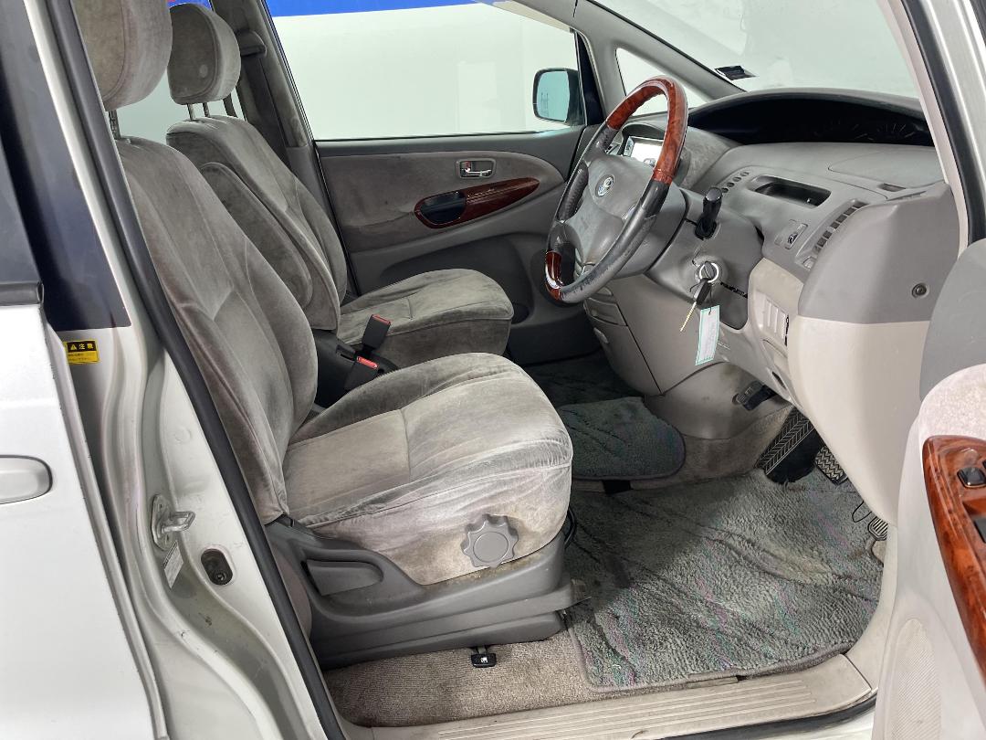 Photo '16' of Toyota Estima