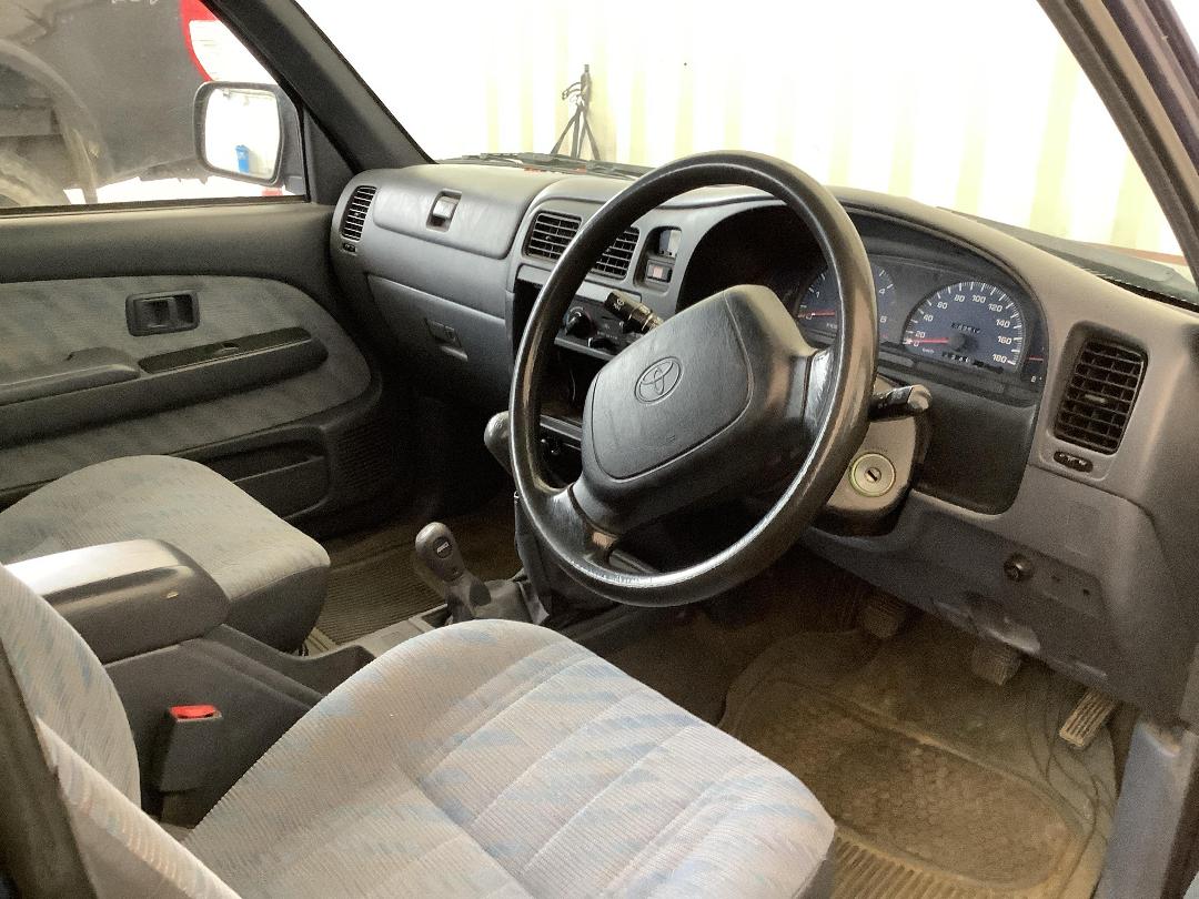 Photo '13' of Toyota Hilux TD SR5 D/C