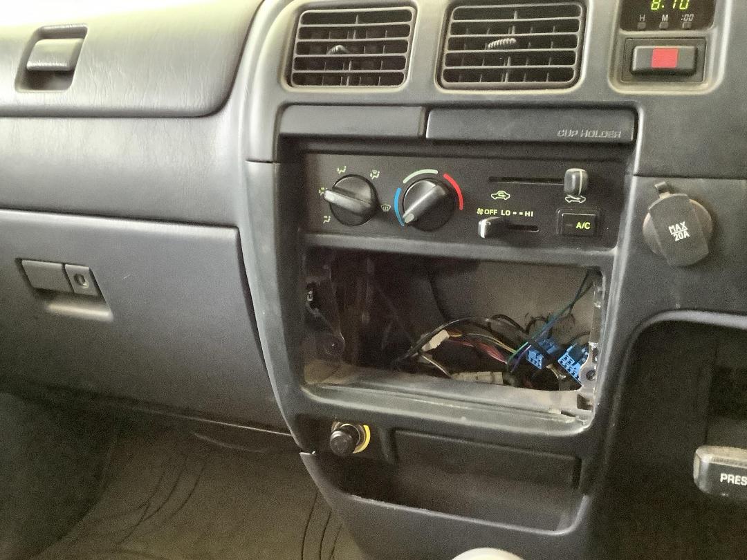 Photo '17' of Toyota Hilux TD SR5 D/C