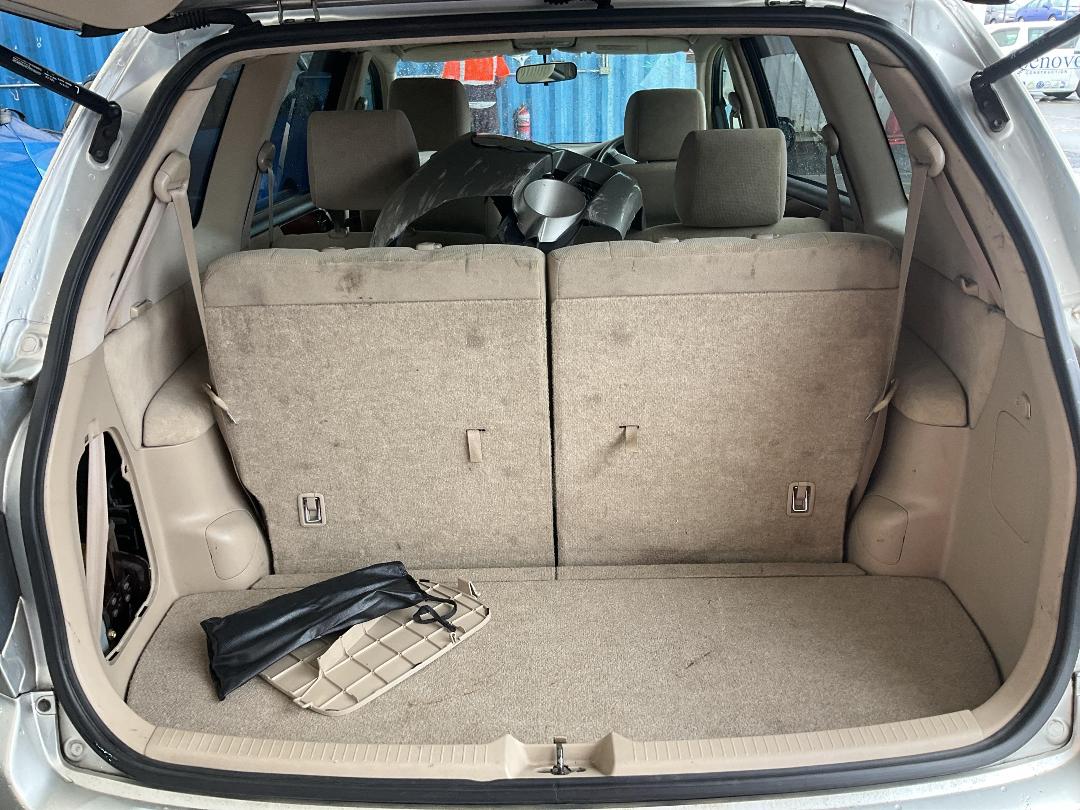 Photo '6' of Toyota Ipsum