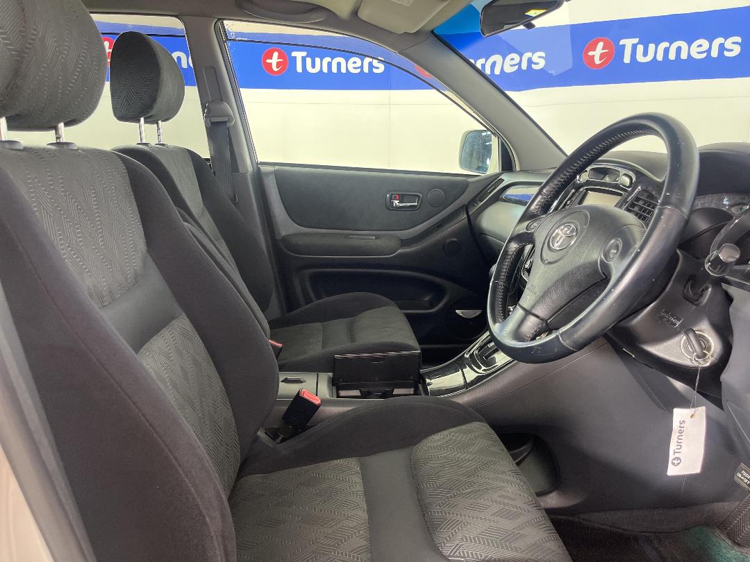 Photo '16' of Toyota Kluger Photo '16' of Toyota Kluger