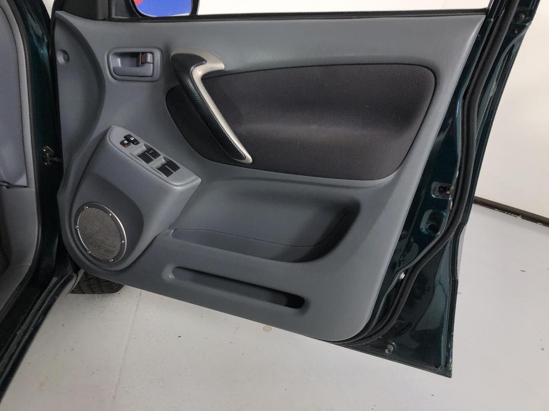 Photo '15' of Toyota Rav4