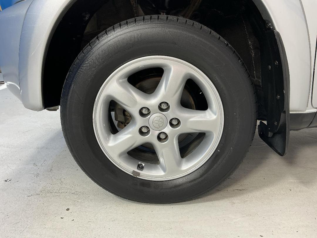 Photo '10' of Toyota Rav4l