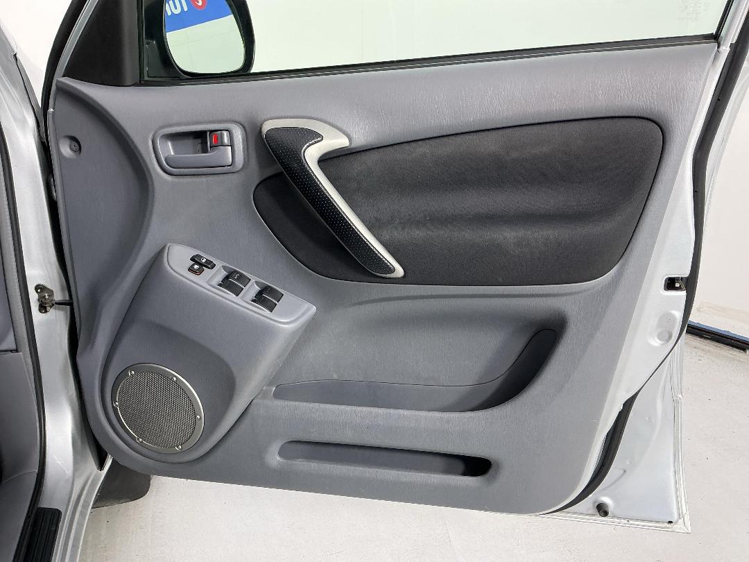 Photo '15' of Toyota Rav4l