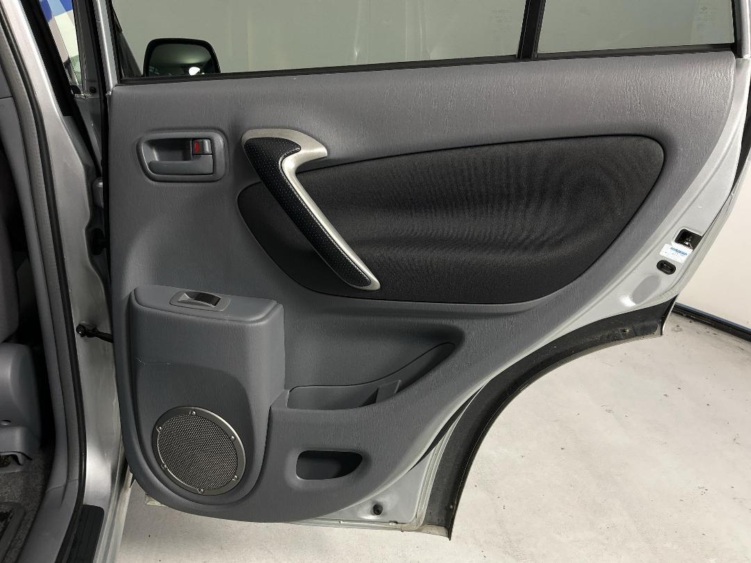 Photo '19' of Toyota Rav4l