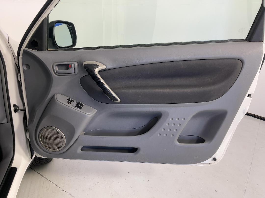 Photo '15' of Toyota Rav4l