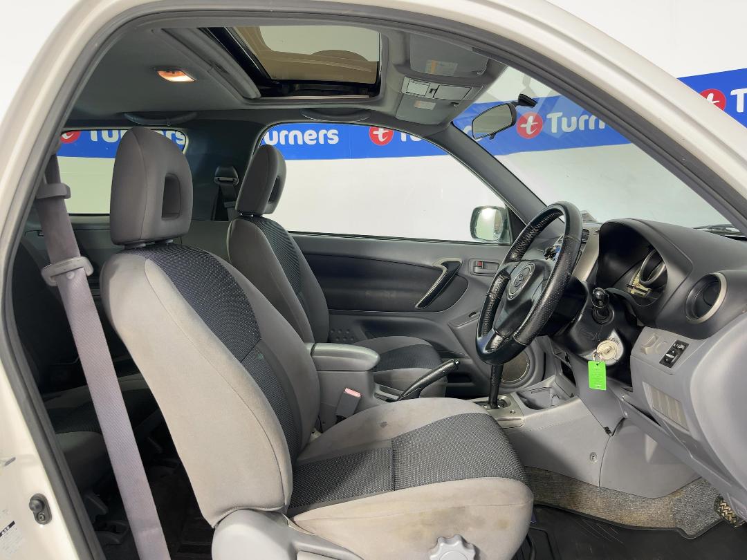 Photo '16' of Toyota Rav4l