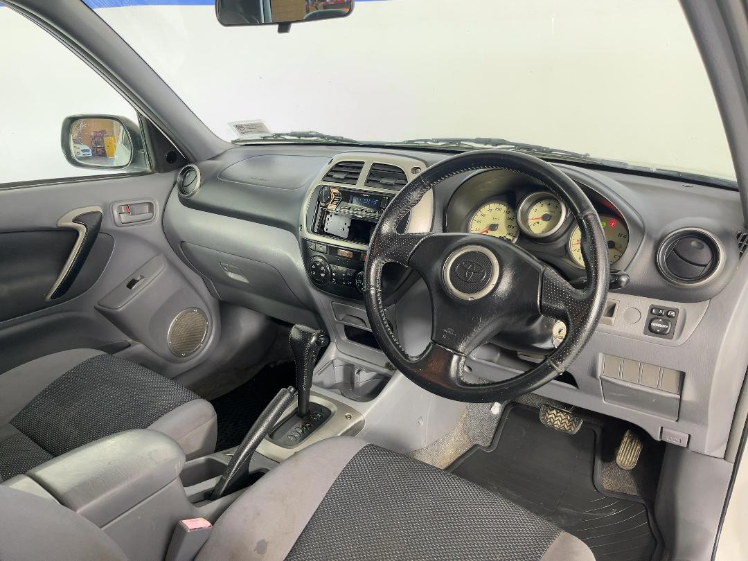 Photo '17' of Toyota Rav4l