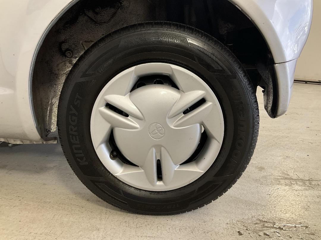 Photo '11' of Toyota Vitz