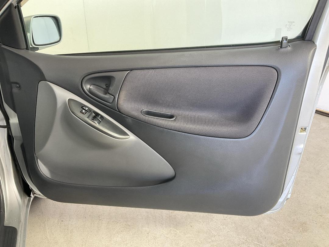 Photo '15' of Toyota Vitz