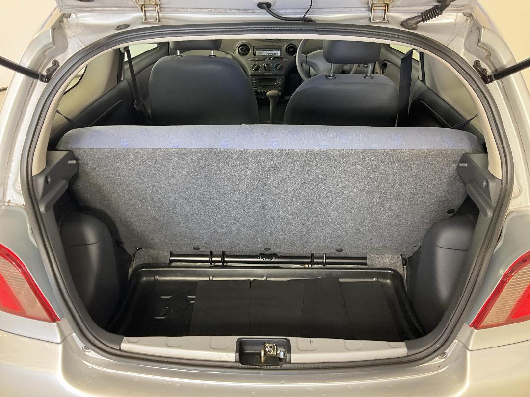 Photo '14' of Toyota Vitz