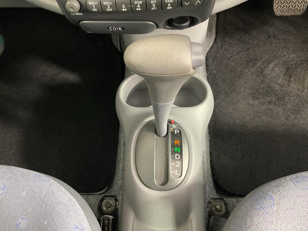 Photo '18' of Toyota Vitz