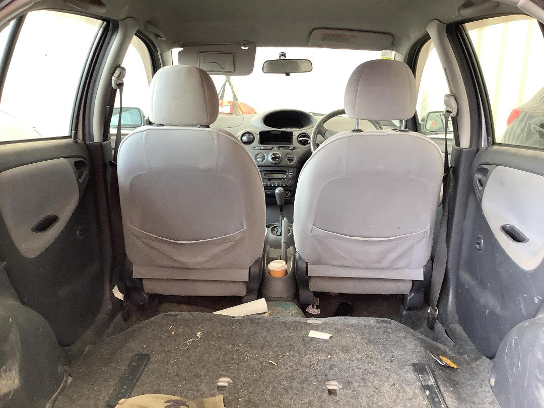 Photo '10' of Toyota Vitz Photo '10' of Toyota Vitz